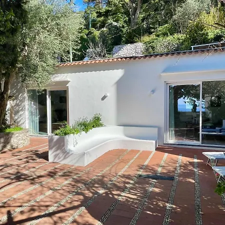 Olive Βίλα Κάπρι